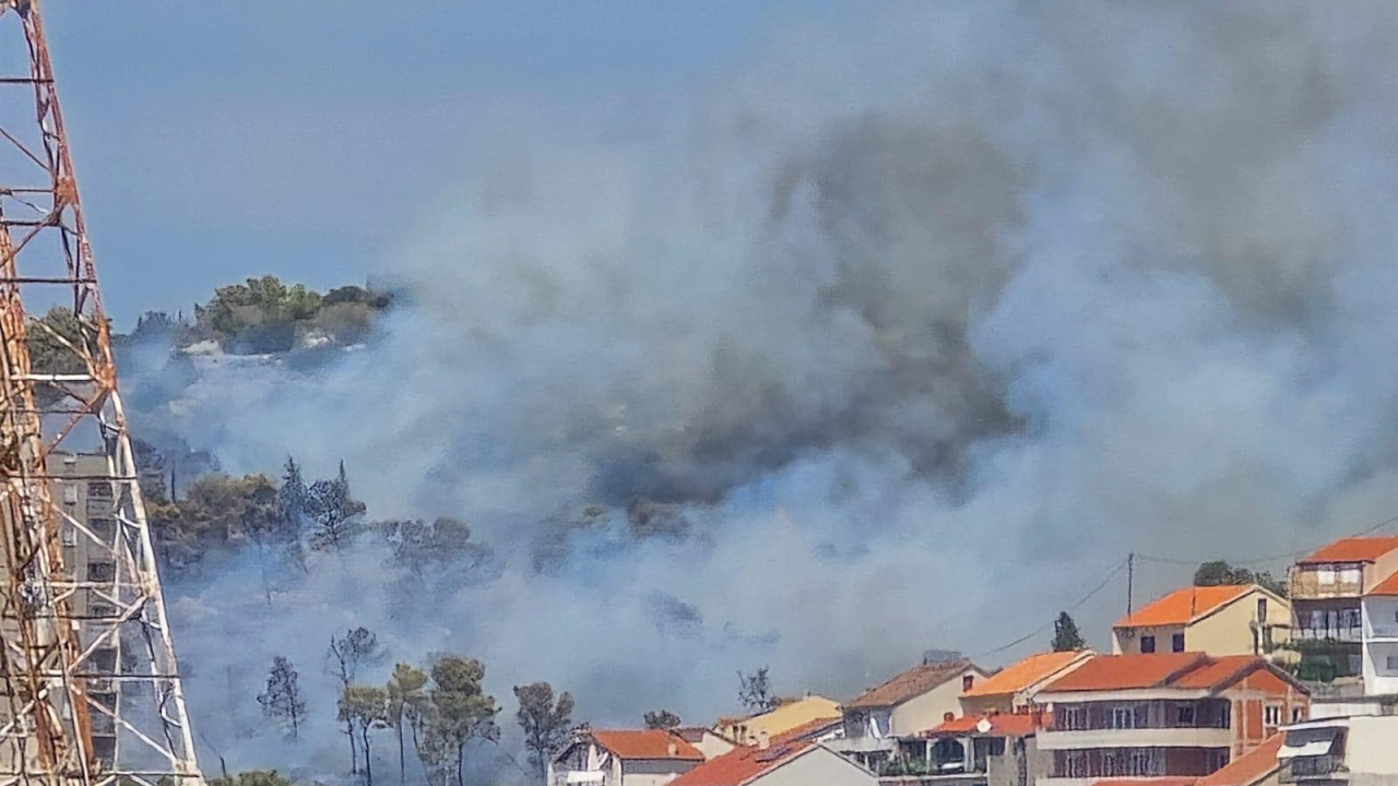 Zbog dima nakon požara vrlo loša kvaliteta zraka na Šubićevcu