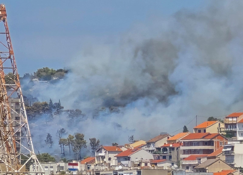 Zbog dima nakon požara vrlo loša kvaliteta zraka na Šubićevcu