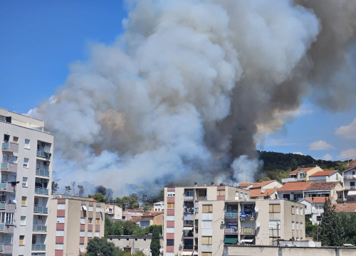 Fotografija 8 - Požar i dalje aktivan, no pod kontrolom je vatrogasaca: Izgorjela je površina od oko 3,5 hektara