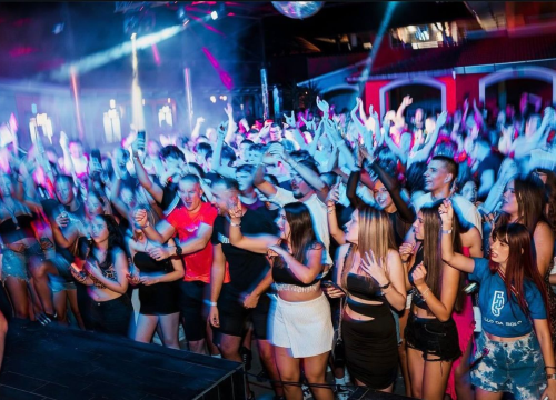 Aca Lukas će razgaliti publiku u vodičkoj Haciendi!