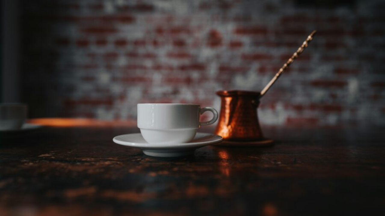 Evo kako skuhati tursku kavu da uvijek bude savršeno kremasta