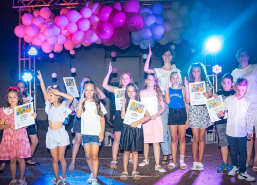 Fotografija 8 - Jakov Marjanović s Rim Tim Tagi Dim pobjednik Minifesta Radio Drniša