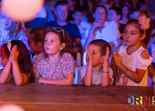 Fotografija 4 - Jakov Marjanović s Rim Tim Tagi Dim pobjednik Minifesta Radio Drniša