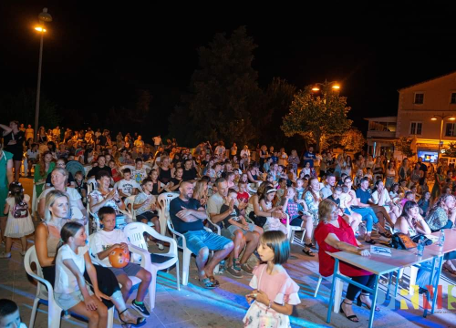 Fotografija 3 - Jakov Marjanović s Rim Tim Tagi Dim pobjednik Minifesta Radio Drniša