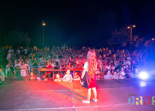 Fotografija 2 - Jakov Marjanović s Rim Tim Tagi Dim pobjednik Minifesta Radio Drniša