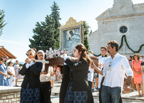 Velik broj vjernika okupio se u marijanskom svetištu u Vrpolju: Misu predvodio biskup Rogić