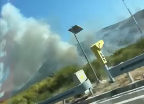 Požar kod Perkovića kojeg je izazvalo zapaljeno auto lokaliziran je