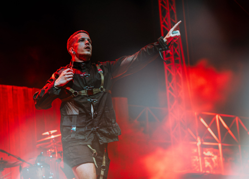 U Šibeniku se dogodio savršen spoj nespojivog koncertom za sve generacije: Vojko V, Baby Lasagna i Nipplepeople