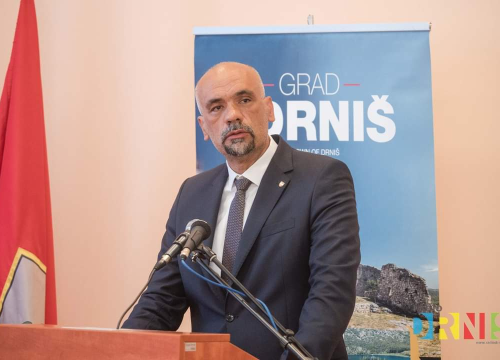 Fotografija 5 - Na svečanoj sjednici drniškog Gradskog vijeća uručene nagrade ovogodišnjim laureatima