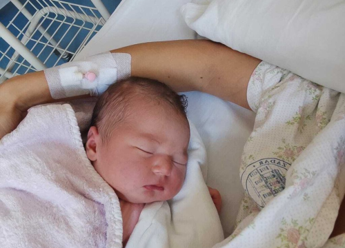 Fotografija 2 - Porodio suprugu pred kućom, uspjela je i davati upute: 'Rekla mi je da uhvatim dijete, da izlazi...'