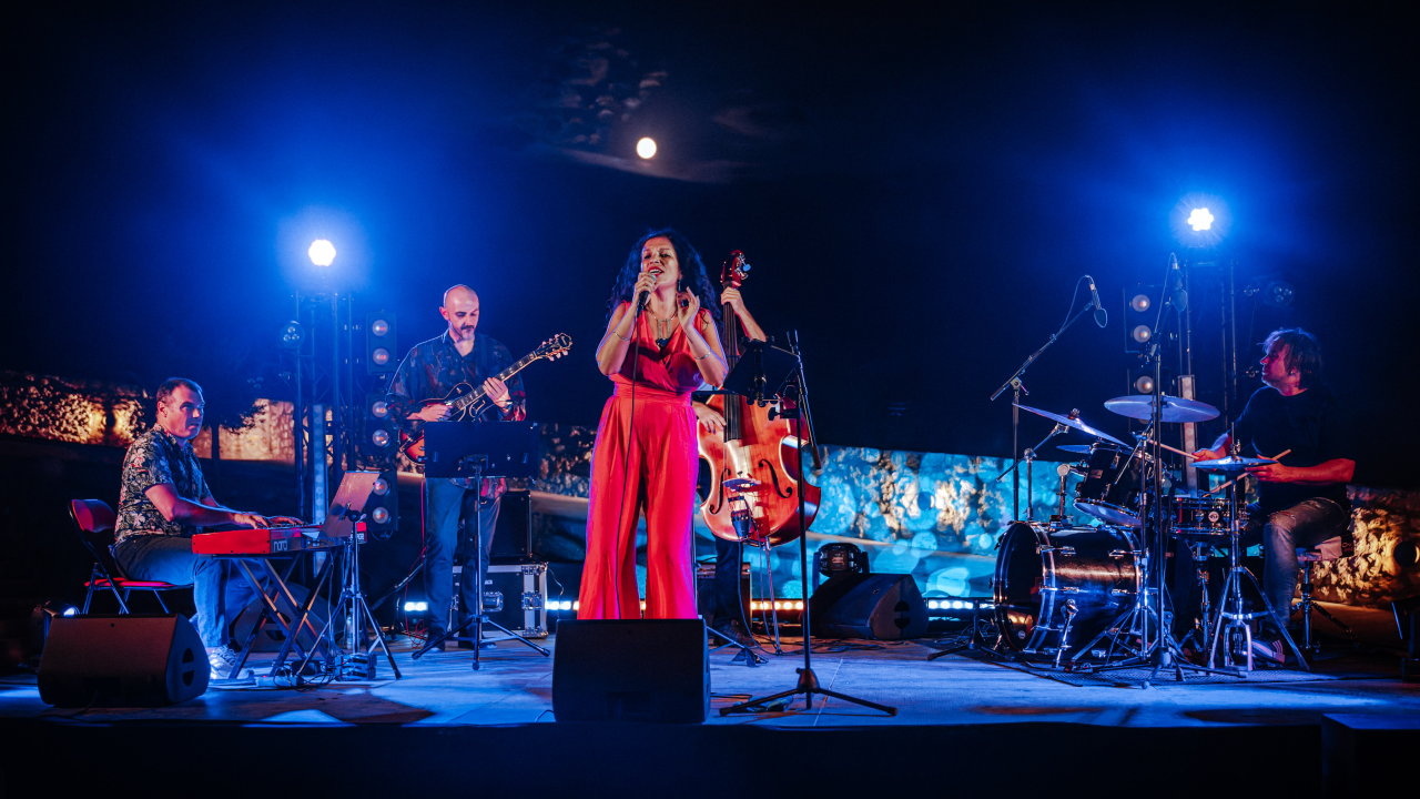 Oblaci su se razišli, nevrijeme je pričekalo, a Lelu Kaplowitz je na pozornicu Baronea ispratio puni mjesec