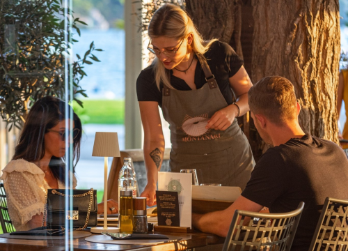 Prepustite se ugodnim trenucima na terasi Mlina Montanari