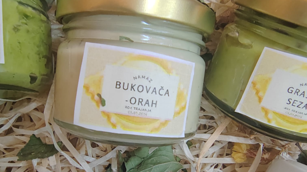 Kninski srednjoškolci u školskom vrtu uzgajaju povrće od kojeg prave namaze