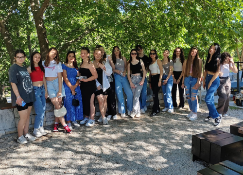 Fotografija 8 - Kninski srednjoškolci u školskom vrtu uzgajaju povrće od kojeg prave namaze