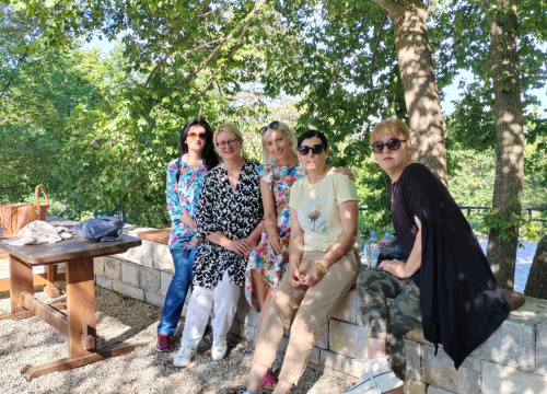 Fotografija 9 - Kninski srednjoškolci u školskom vrtu uzgajaju povrće od kojeg prave namaze