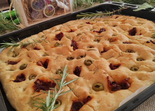 Fotografija 10 - Kninski srednjoškolci u školskom vrtu uzgajaju povrće od kojeg prave namaze