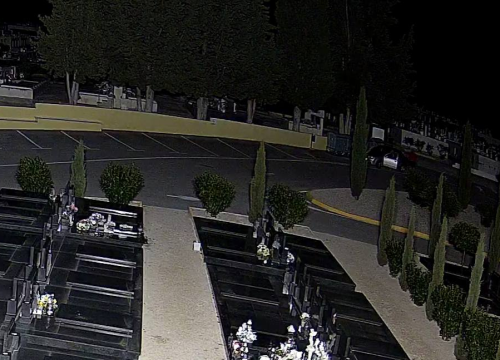 Fotografija 4 - Usred noći ušao autom na groblje Kvanj i iskrcao svoje smeće u kontejner