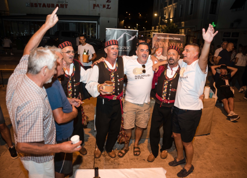 Velika fešta na 7. Međunarodnom festivalu pršuta u Drnišu