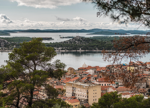 I dalje vruće, mogući pljuskovi