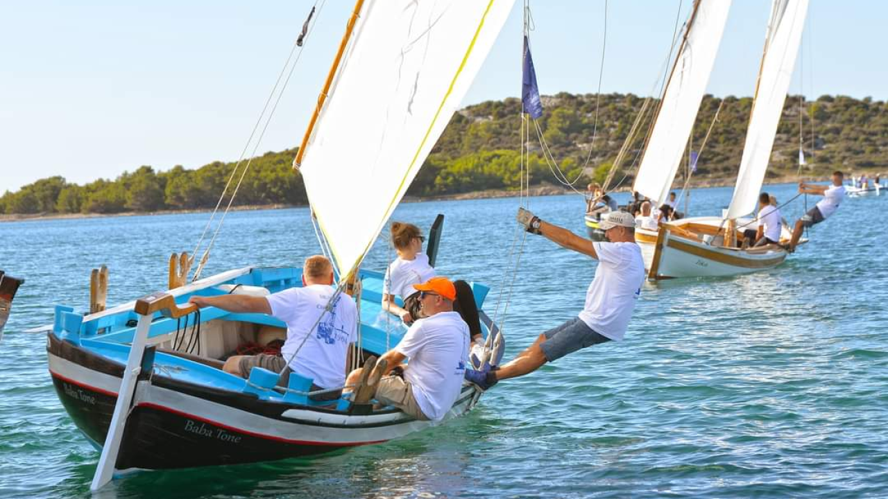 Ove nedjelje na otvorenju 27. Dana Latinskog idra očekuje vas nastup grupe Dalmatino