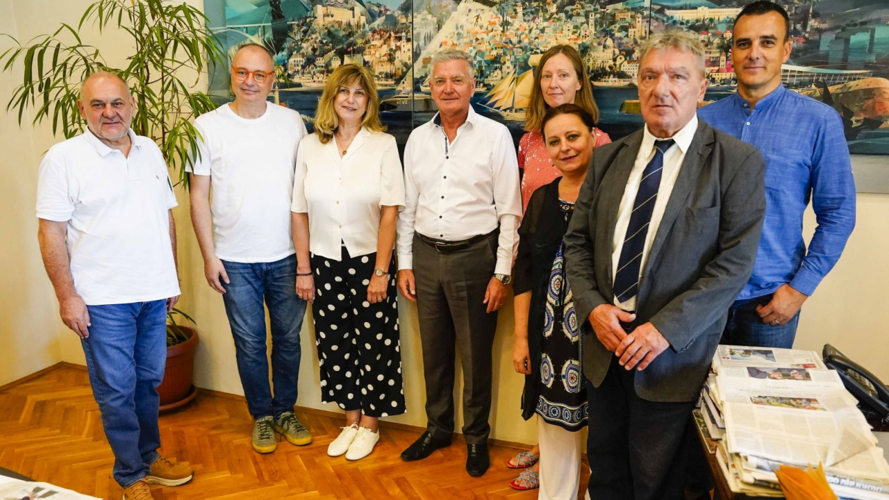 Sudionici 5. Dana makedonske kulture na primanju kod gradonačelnika Burića