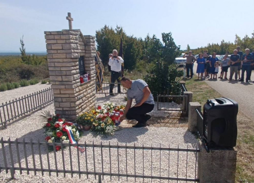 Fotografija 19 - Obilježena 30. godišnjica pogibije hrvatskih  branitelja Tomislava Karduma i Šime Džepine