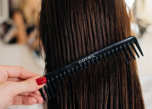 Fotografija 8 - Glamurozna Iva Jerković zasjala na crvenom tepihu Venezia Film Festivala uz Cotril