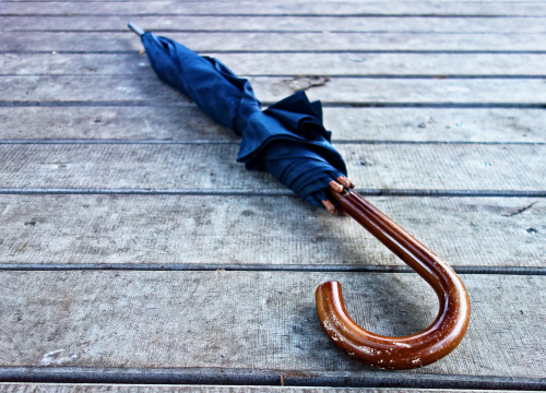 Zašto se vjeruje da otvaranje kišobrana u zatvorenom prostoru donosi nesreću?