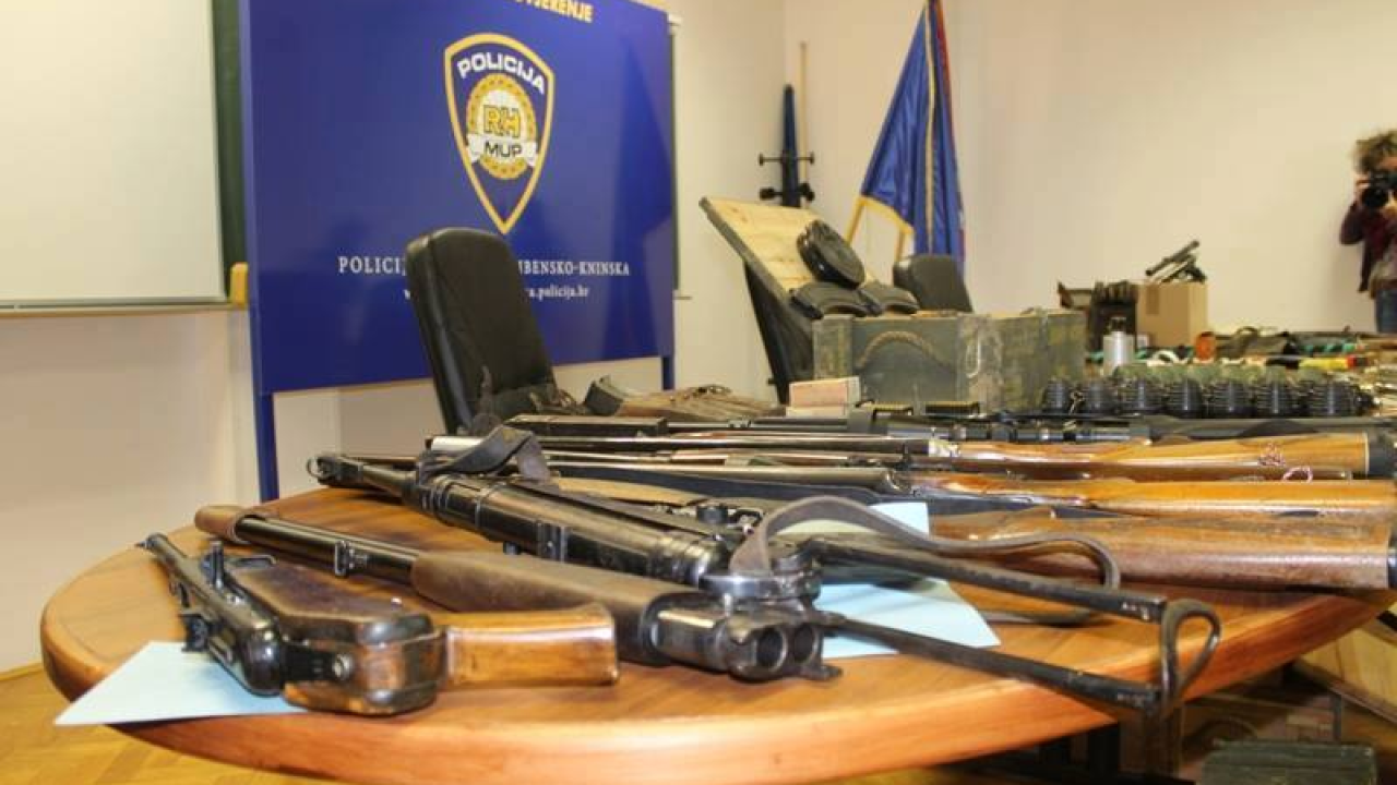 Dvoje građana predalo oružje u sklopu akcije 'Manje oružja - manje tragedija'