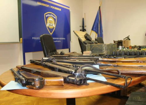 Dvoje građana predalo oružje u sklopu akcije 'Manje oružja - manje tragedija'