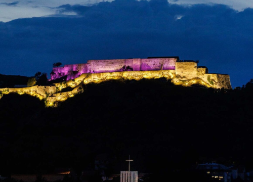 Fotografija 2 - Knin obilježio Svjetski dan sepse ružičastim svjetlima tvrđave