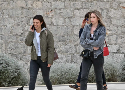 Fotografija 9 - Lijepi Šibenčani i gosti znaju kako dobro izgledati i po promjenjivom vremenu