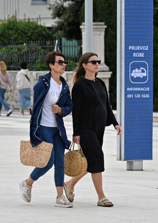 Lijepi Šibenčani i gosti znaju kako dobro izgledati i po promjenjivom vremenu