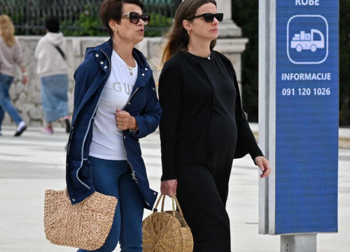 Fotografija 8 - Lijepi Šibenčani i gosti znaju kako dobro izgledati i po promjenjivom vremenu