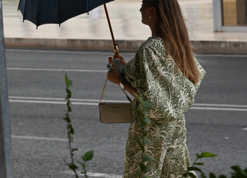 Fotografija 7 - Lijepi Šibenčani i gosti znaju kako dobro izgledati i po promjenjivom vremenu