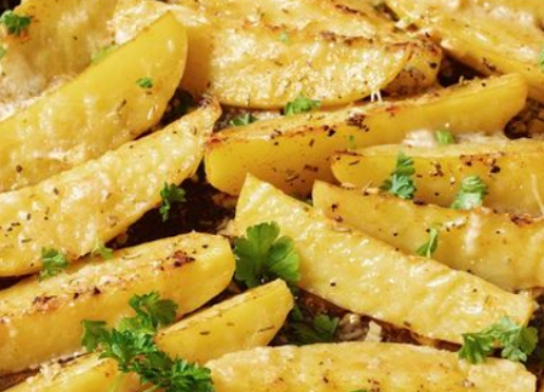 Sa sirom i češnjakom: Ovako dobar pečeni krumpir još niste probali