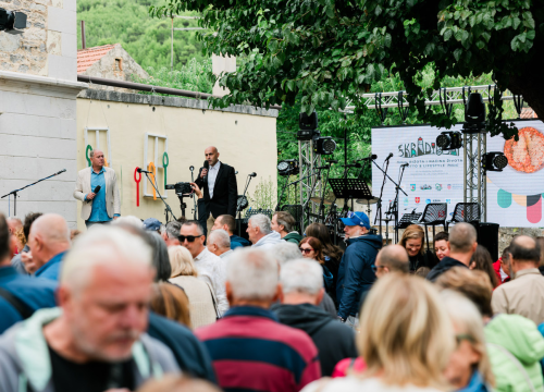 Fotografija 8 - 1. Skradinski festival rižota oduševio, tražila se porcija više