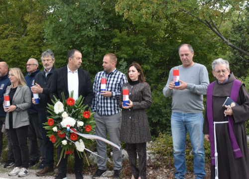 U Puljanima i Oklaju obilježena 33. godišnjica početka agresije na Prominu