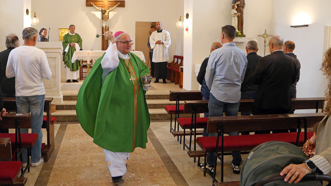 Biskup Rogić blagoslovio crkvu u Kadinoj Glavici