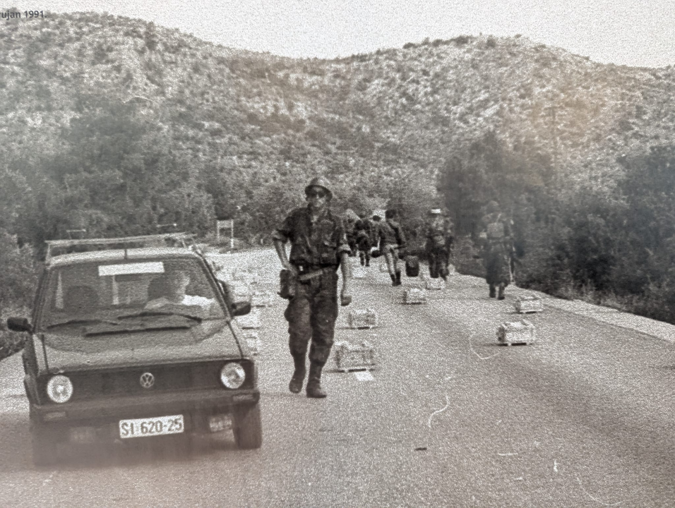 U knjižnici otvorena izložba ratnih fotografija 'Šibeniče, ti si stina'