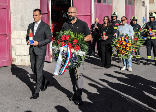 Položeni vijenci za vatrogasce poginule u Domovinskom ratu