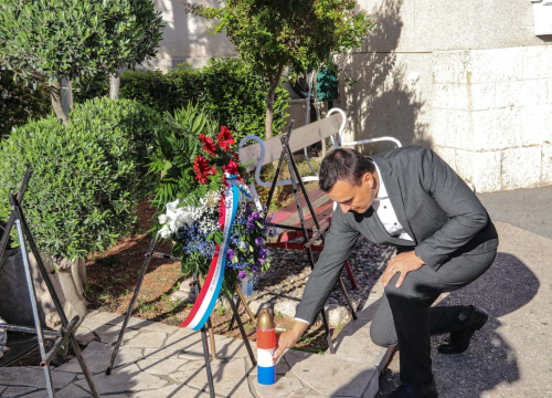 Fotografija 5 - Položeni vijenci za vatrogasce poginule u Domovinskom ratu