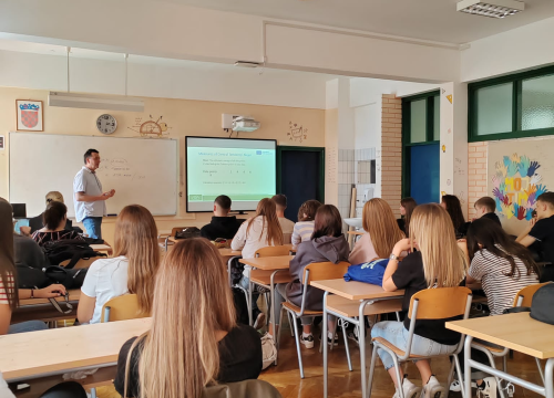 Fotografija 3 - Primjena AI u predviđanju trendova: Zanimljiva radionica TUŠ-a i VUŠ-a Šibenik