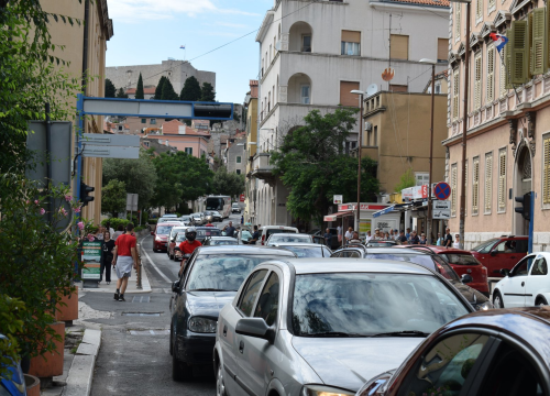 Prodaja automobila u EU oštro pala: Blagi pad i u Hrvatskoj