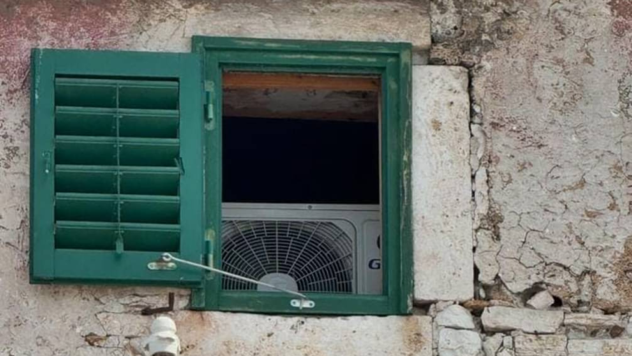 Prizor u staroj kući u Šibeniku nasmijao mnoge, doskočili novom zakonu za klima uređaje