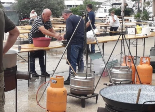 Fotografija 18 - Slavonski duh u srcu Dalmacije: Druženje uz čvarke i čobanac u Tribunju