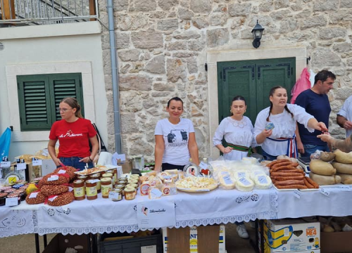 Fotografija 11 - Slavonski duh u srcu Dalmacije: Druženje uz čvarke i čobanac u Tribunju