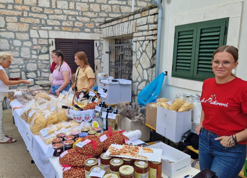 Fotografija 12 - Slavonski duh u srcu Dalmacije: Druženje uz čvarke i čobanac u Tribunju