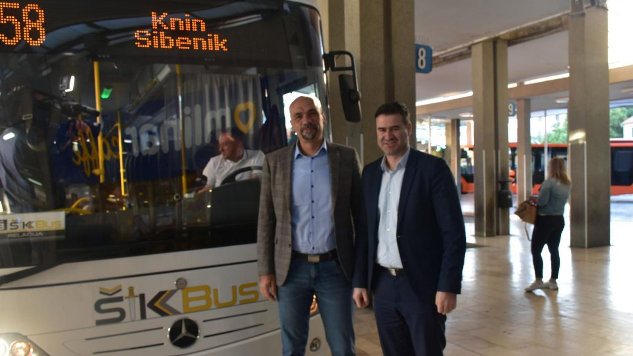 Među prvim putnicima: Župan Jelić i njegov zamjenik provozali se u ŠIKbusu