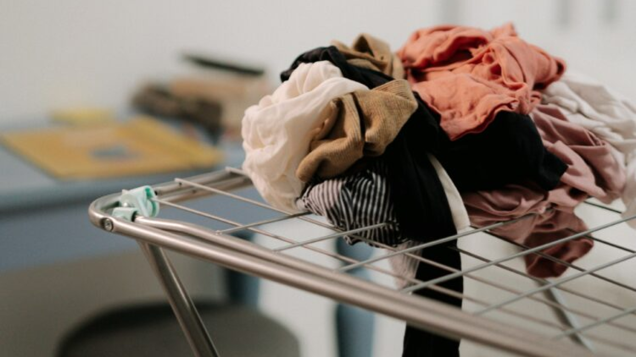 Zimi sušite odjeću u kući? Evo zašto to nije dobro